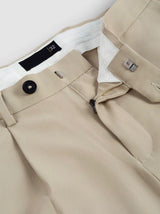 Men's Relaxed Fit Flat Front Pleated Trousers in Beige